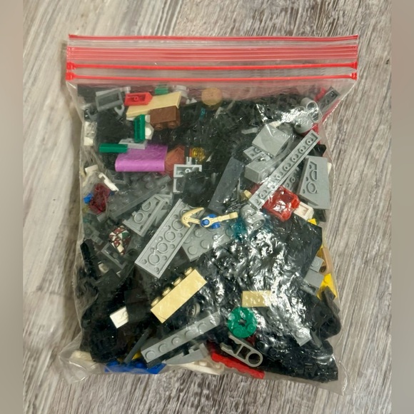0.697 lbs. Net weight of small Lego bricks. Various parts and pieces. There are - Picture 7 of 8